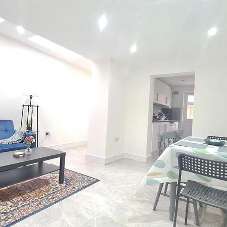 Spacious Room In Manor Park Londres Exterior foto